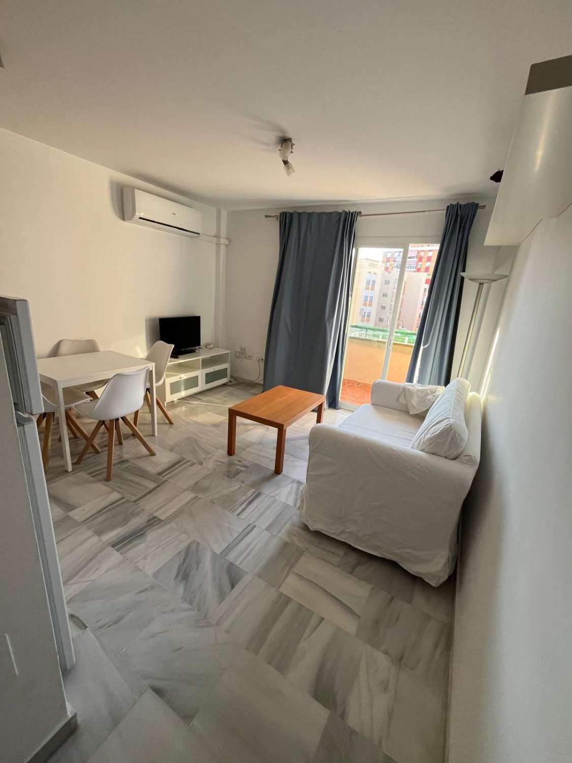 SE VENDE BONITO APARTAMENTO EN FUENGIROLA