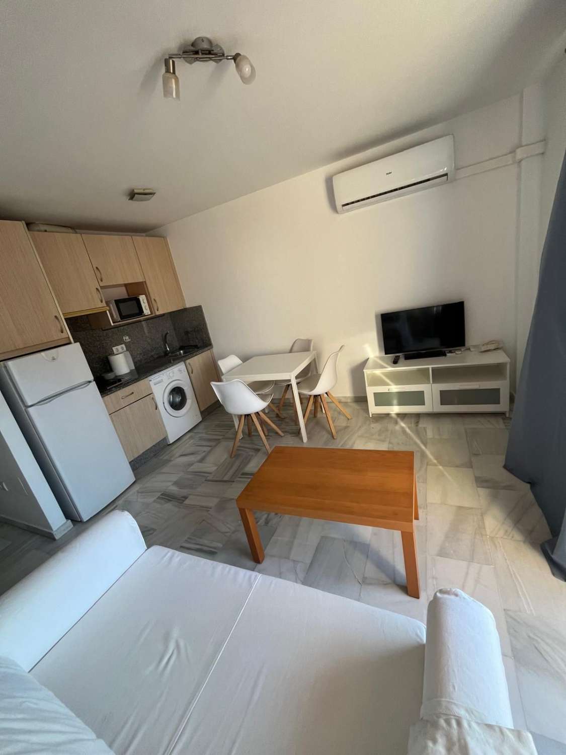 SE VENDE BONITO APARTAMENTO EN FUENGIROLA