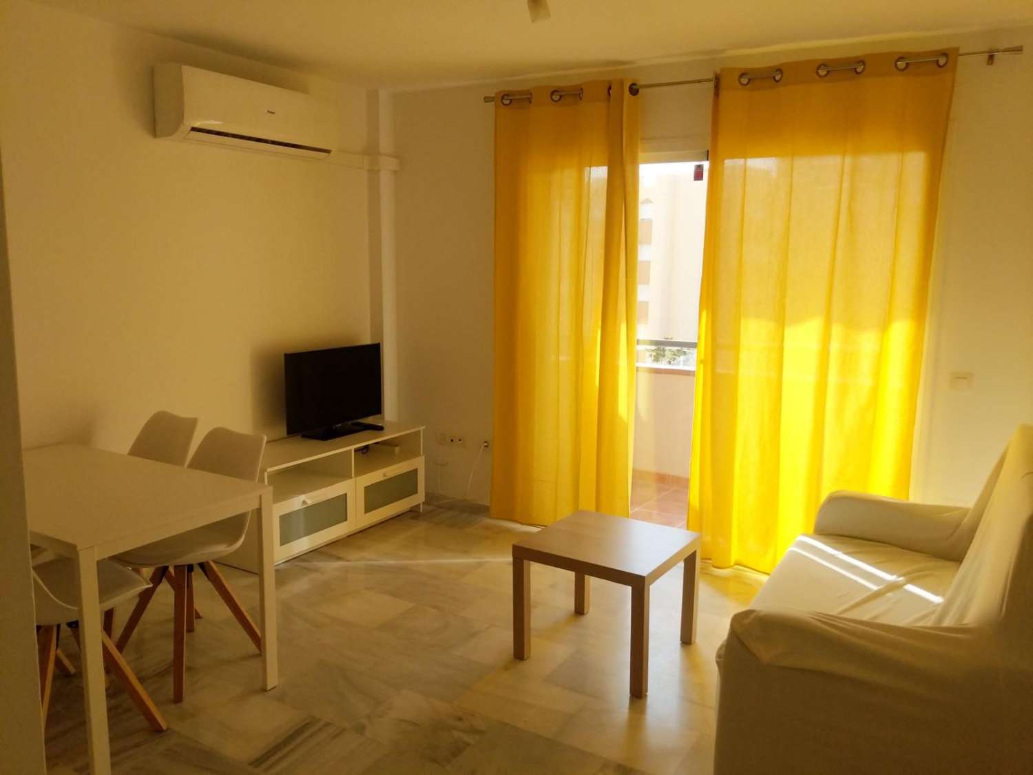 SE VENDE BONITO APARTAMENTO EN FUENGIROLA