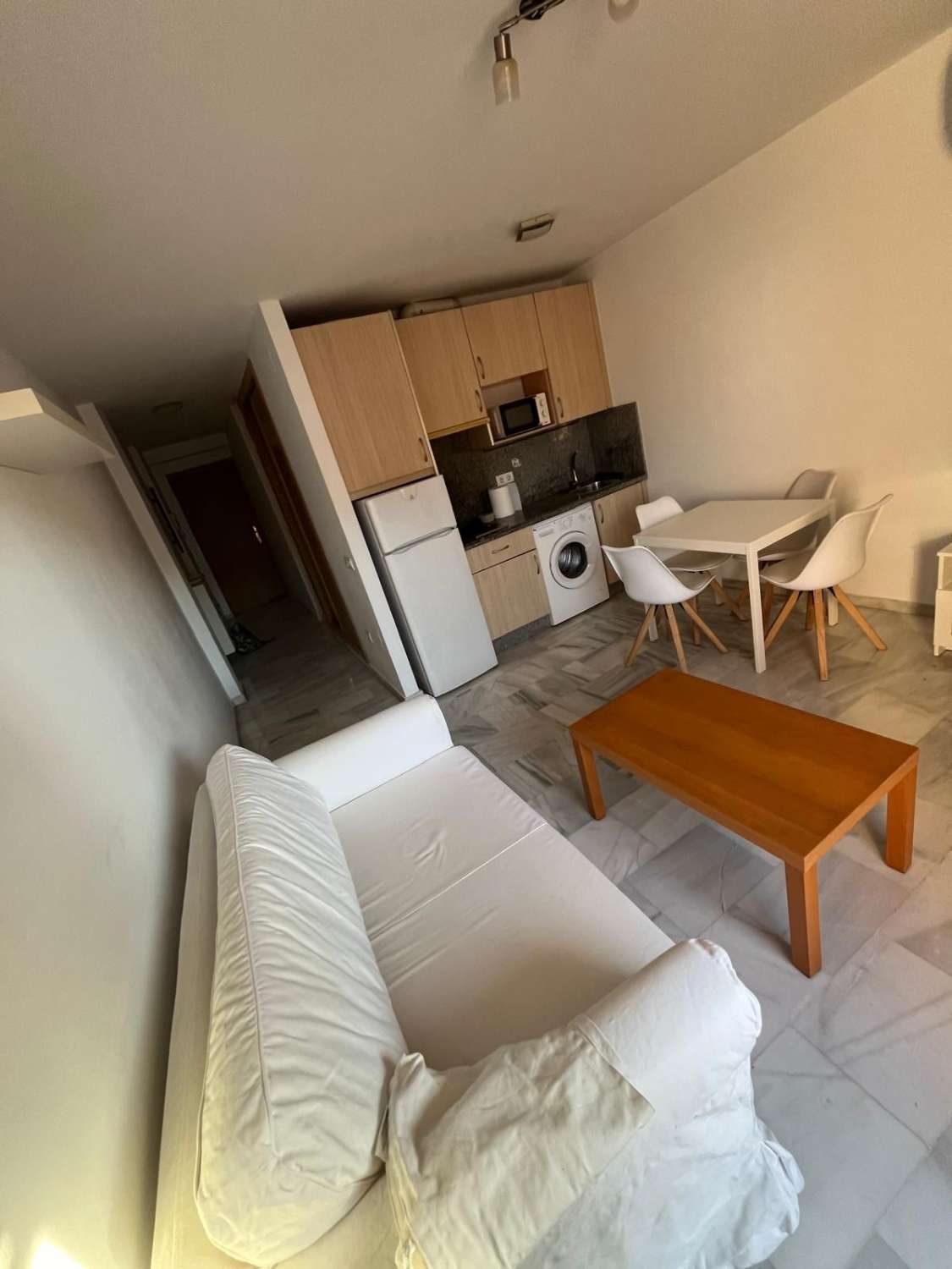 SE VENDE BONITO APARTAMENTO EN FUENGIROLA