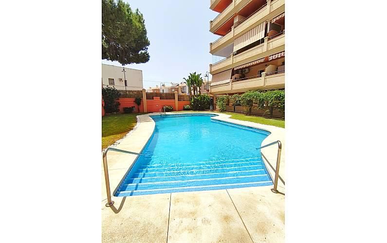 SE VENDE BONITO APARTAMENTO EN FUENGIROLA