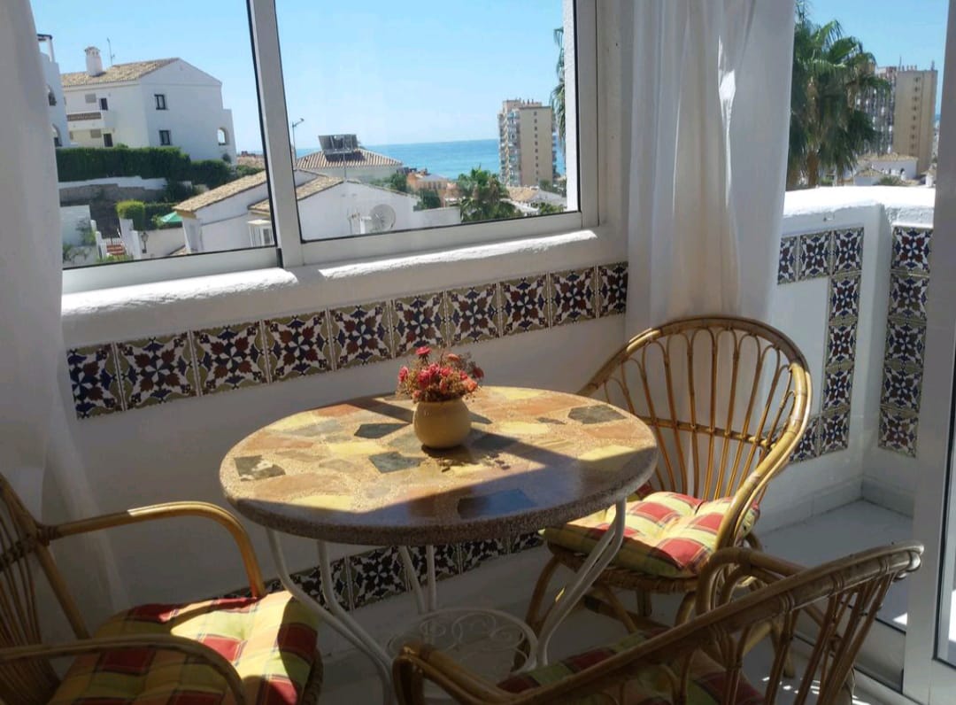 MELLEMTIDSLEJE FRA 1.9.26 -30.6.27 DEJLIG LEJLIGHED MED HAVUDSIGT I BENALMADENA