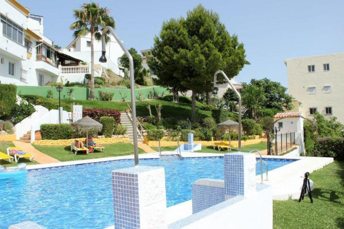 MELLEMTIDSLEJE FRA 1.9.26 -30.6.27 DEJLIG LEJLIGHED MED HAVUDSIGT I BENALMADENA