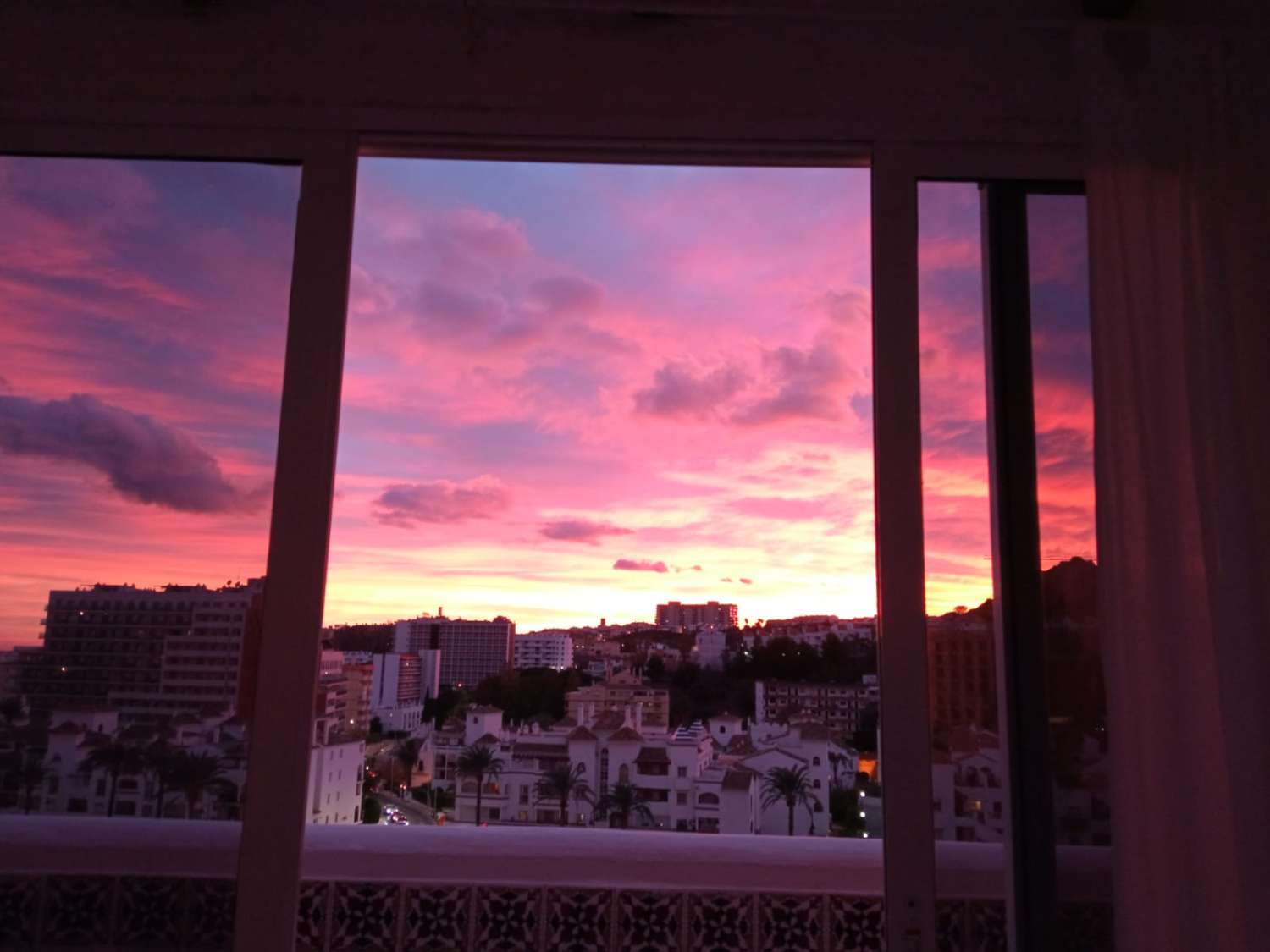 MELLEMTIDSLEJE FRA 1.9.26 -30.6.27 DEJLIG LEJLIGHED MED HAVUDSIGT I BENALMADENA