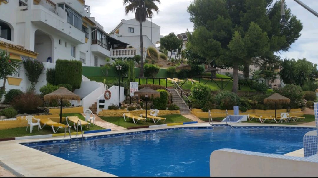MELLEMTIDSLEJE FRA 1.9.26 -30.6.27 DEJLIG LEJLIGHED MED HAVUDSIGT I BENALMADENA
