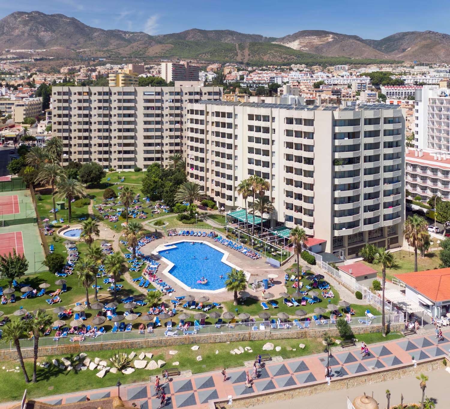 HALV PERIODE TIL LEJE FRA 1.10.25-30.6.26 DEJLIGT STUDIE MED FRONTAL HAVUDSIGT I TORREMOLINOS VED SIDEN AF PUERTO MARINA