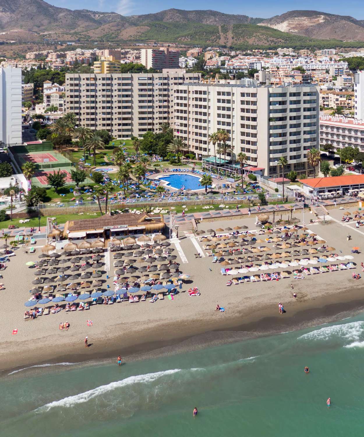 HALV PERIODE TIL LEJE FRA 1.10.25-30.6.26 DEJLIGT STUDIE MED FRONTAL HAVUDSIGT I TORREMOLINOS VED SIDEN AF PUERTO MARINA