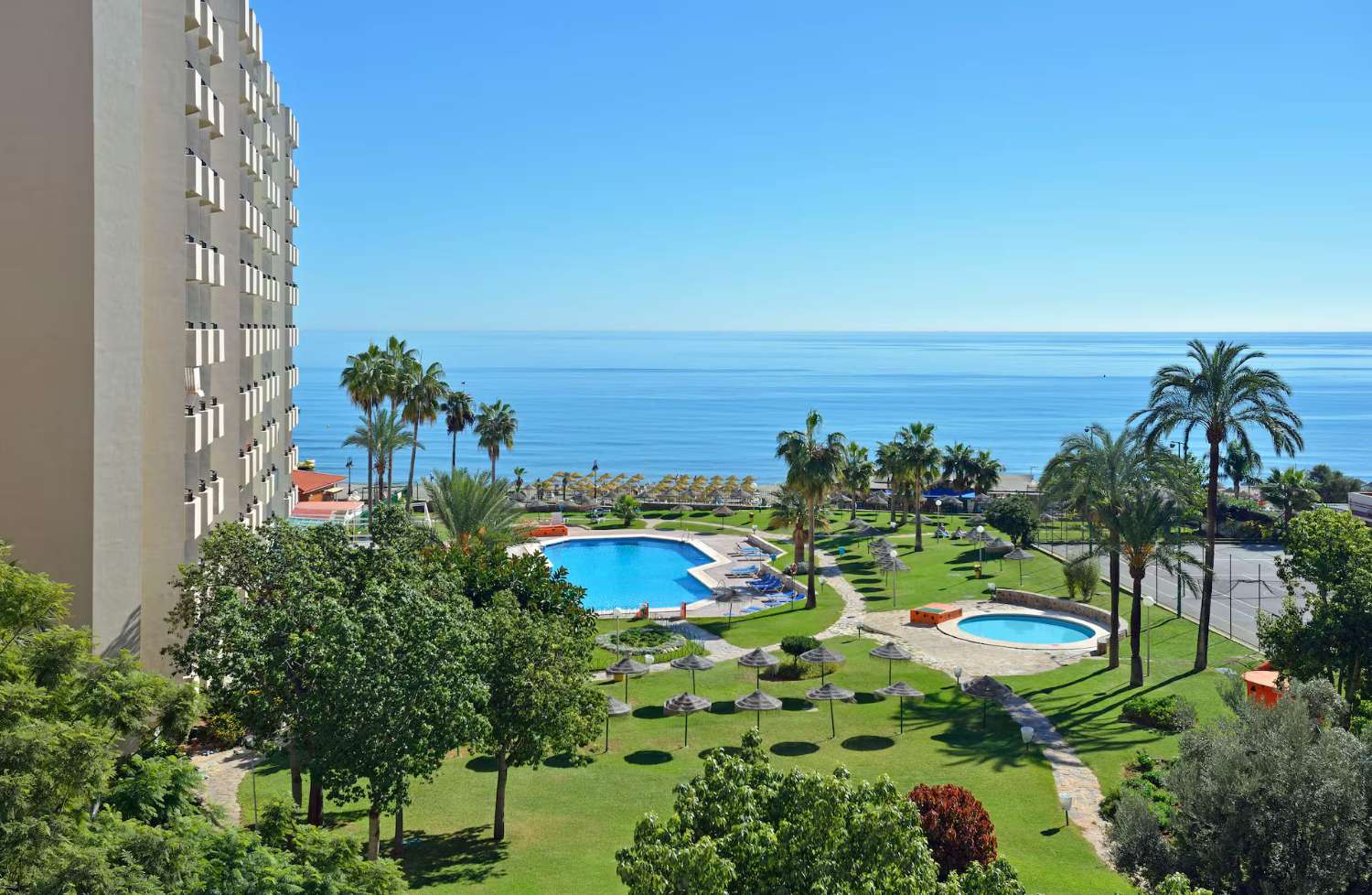 HALV PERIODE TIL LEJE FRA 1.10.25-30.6.26 DEJLIGT STUDIE MED FRONTAL HAVUDSIGT I TORREMOLINOS VED SIDEN AF PUERTO MARINA