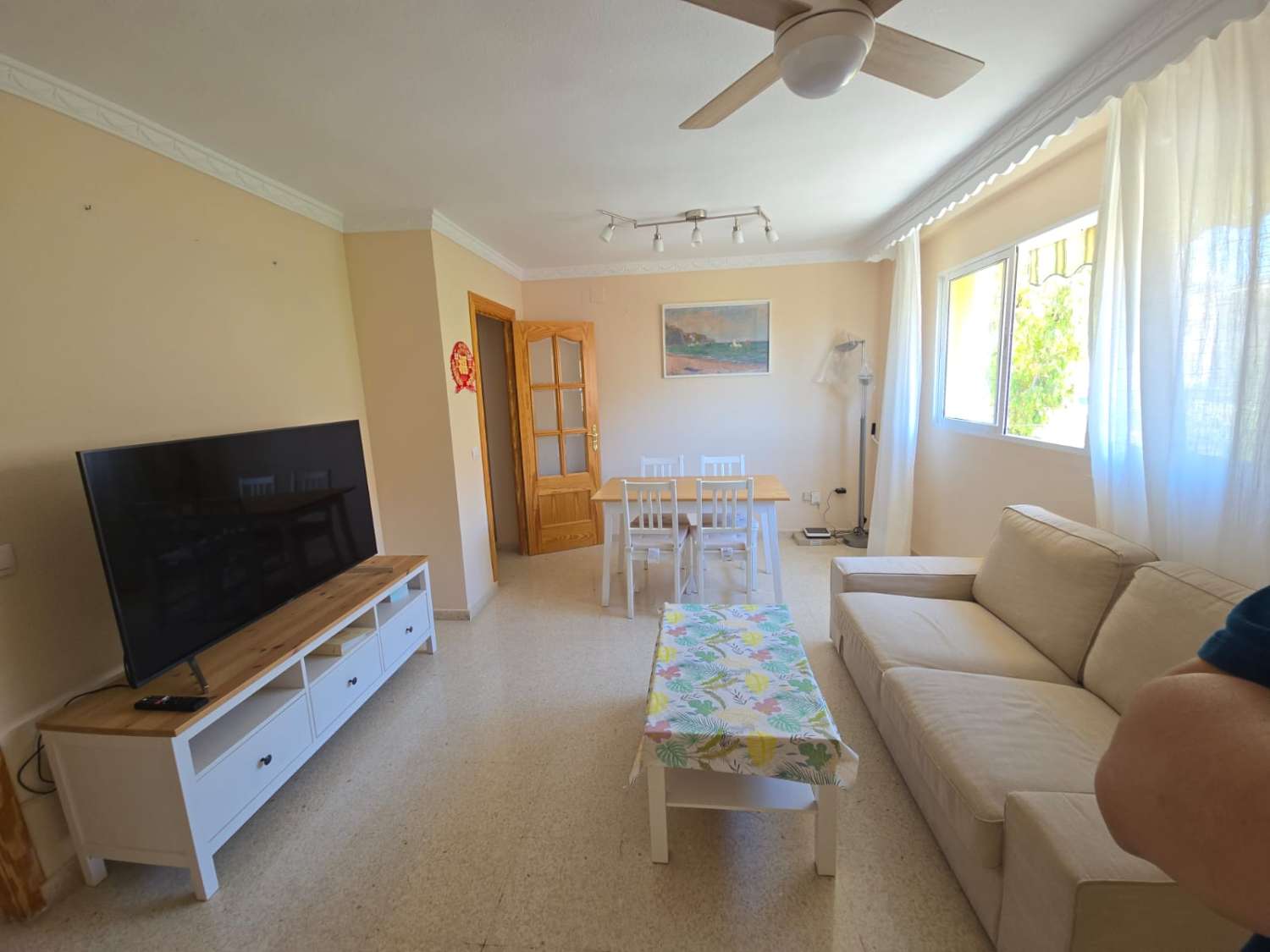 MEDIA TEMPORADA . SE ALQUILA DE 1.9.25-30.6.26 BONITO APARTAMENTO CON VISTAS AL MAR  EN EL PINILLO (TORREMOLINOS)