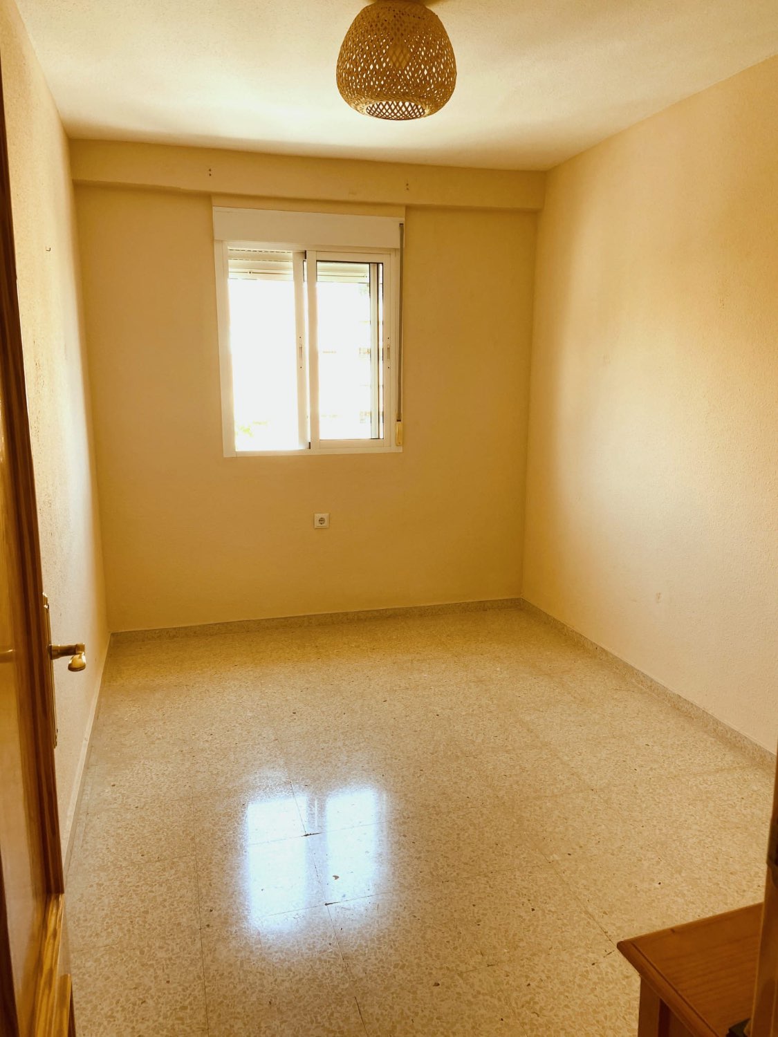 MEDIA TEMPORADA . SE ALQUILA DE 1.9.25-30.6.26 BONITO APARTAMENTO CON VISTAS AL MAR  EN EL PINILLO (TORREMOLINOS)