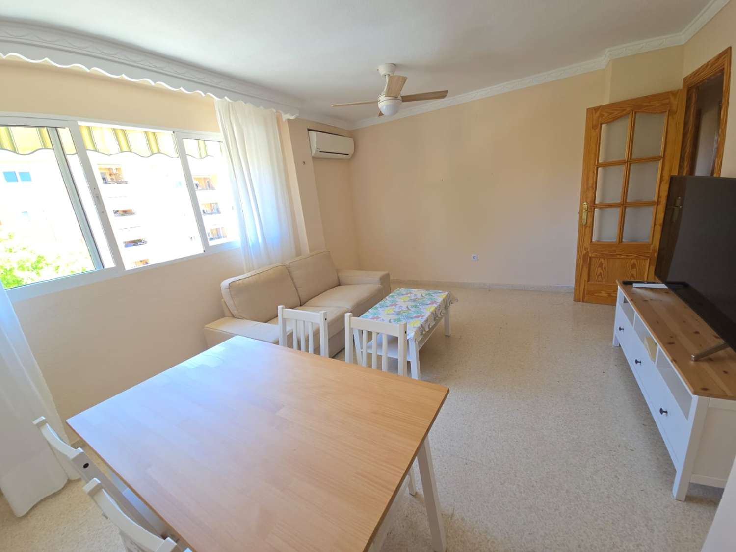 MEDIA TEMPORADA . SE ALQUILA DE 1.9.25-30.6.26 BONITO APARTAMENTO CON VISTAS AL MAR  EN EL PINILLO (TORREMOLINOS)