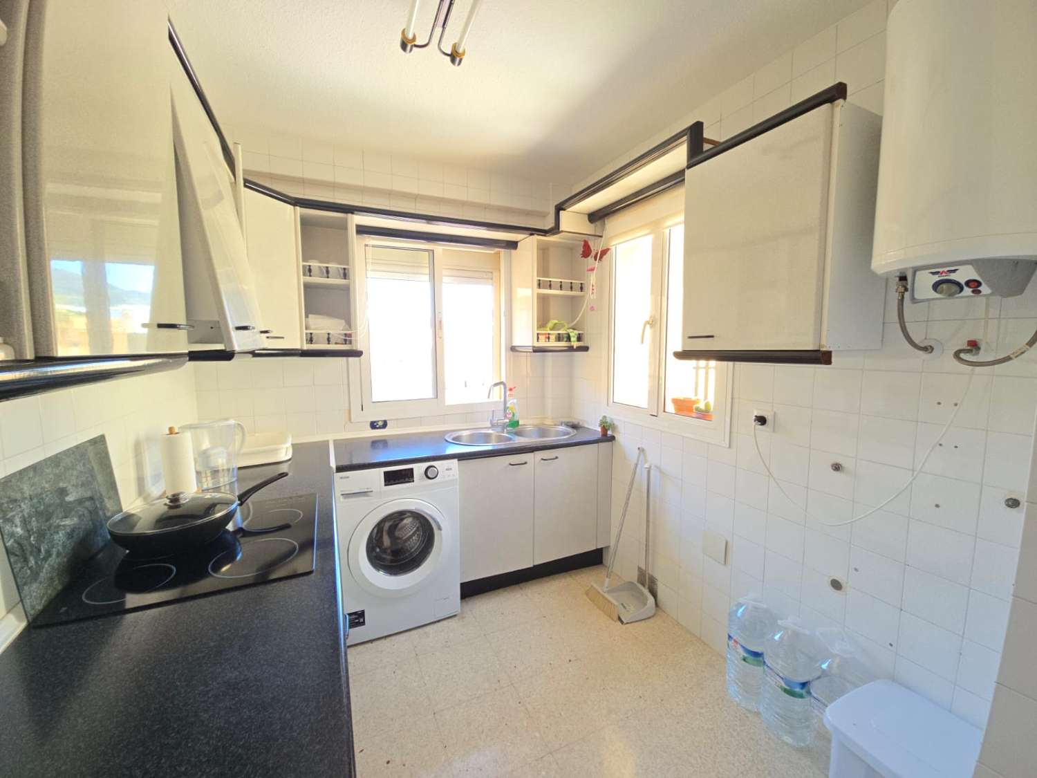 MEDIA TEMPORADA . SE ALQUILA DE 1.9.25-30.6.26 BONITO APARTAMENTO CON VISTAS AL MAR  EN EL PINILLO (TORREMOLINOS)