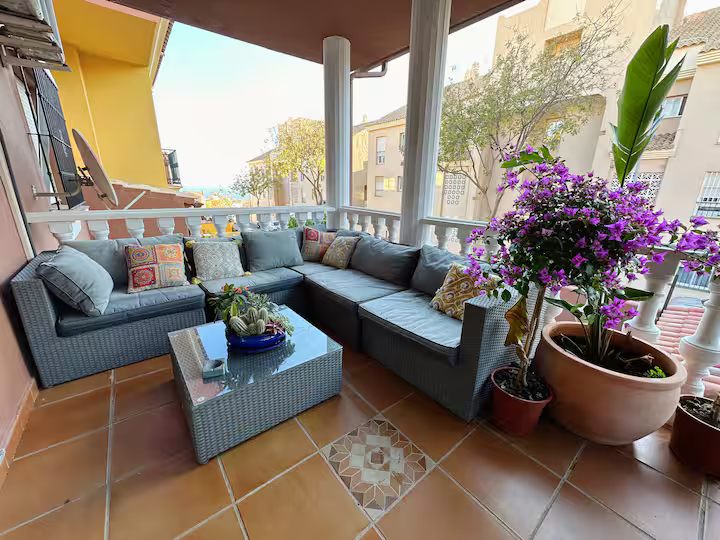 MEDIA TEMPORADA . SE ALQUILA DESDE 1.9.25-30.6.26 MAGNIFICA VILLA EN  ARROYO DE LA MIEL (BENALMADENA)