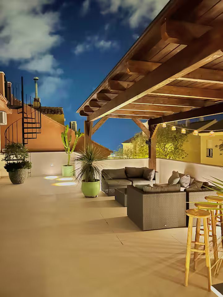 MEDIA TEMPORADA . SE ALQUILA DESDE 1.9.25-30.6.26 MAGNIFICA VILLA EN  ARROYO DE LA MIEL (BENALMADENA)