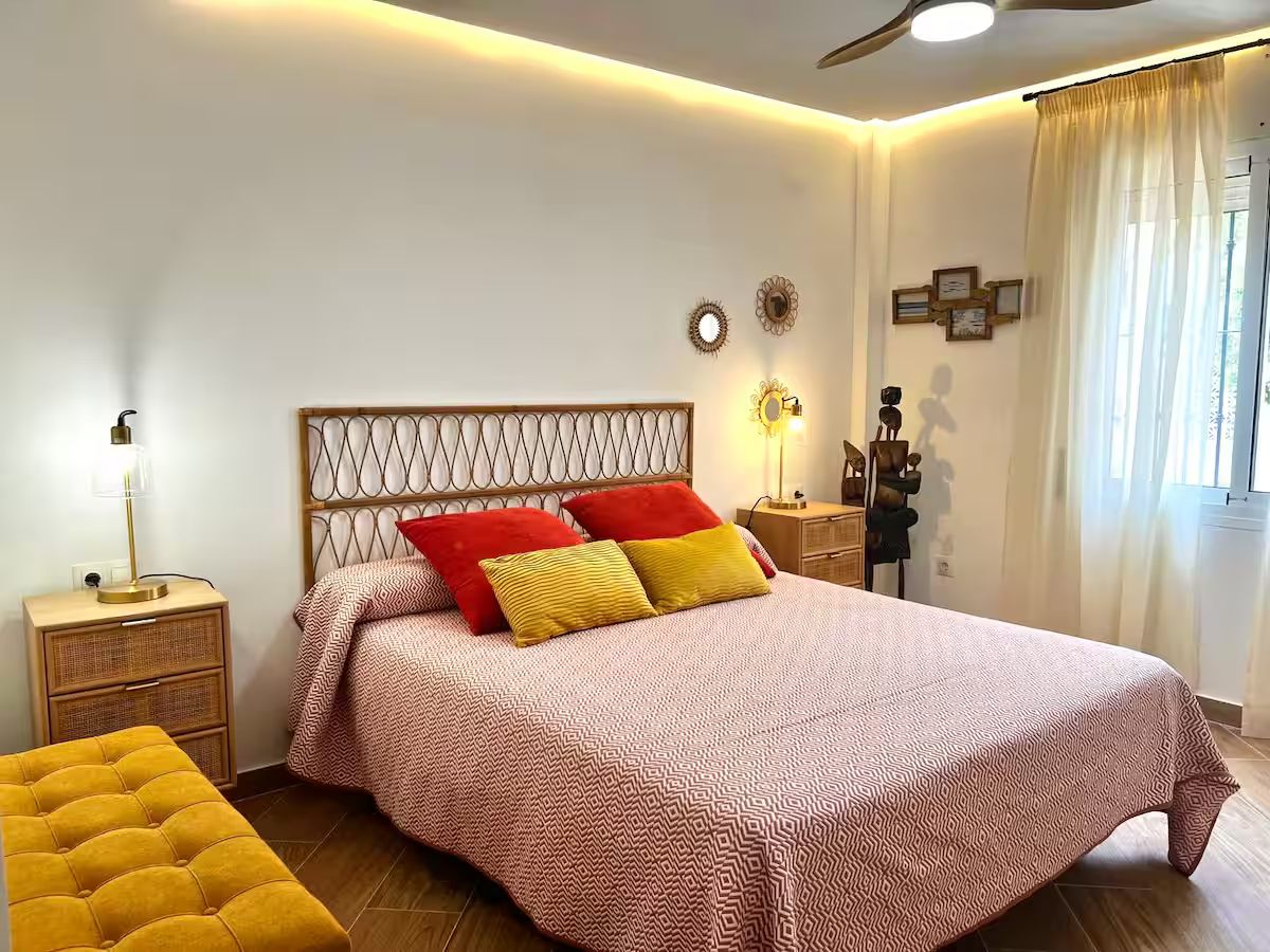 MEDIA TEMPORADA . SE ALQUILA DESDE 1.9.25-30.6.26 MAGNIFICA VILLA EN  ARROYO DE LA MIEL (BENALMADENA)