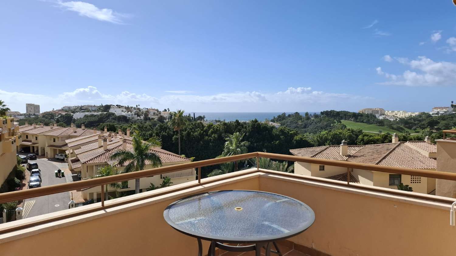 LÅNGTIDSUTHYRNING FRÅN 1.9.25 RYMLIG LÄGENHET MED HAVSUTSIKT I TORREQUEBRADA (BENALMADENA)