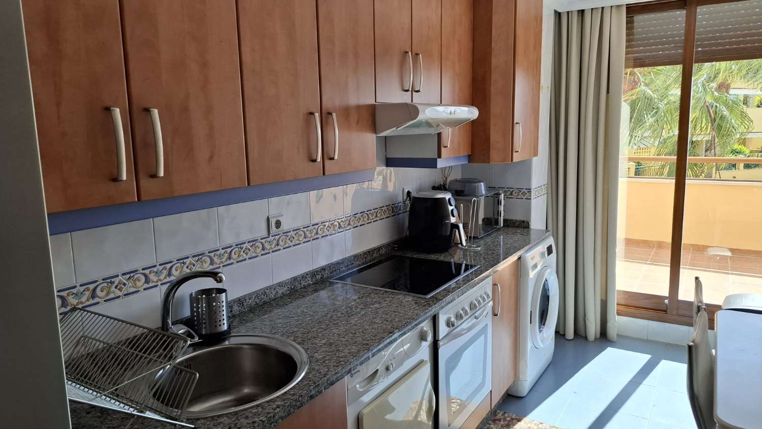 LÅNGTIDSUTHYRNING FRÅN 1.9.25 RYMLIG LÄGENHET MED HAVSUTSIKT I TORREQUEBRADA (BENALMADENA)