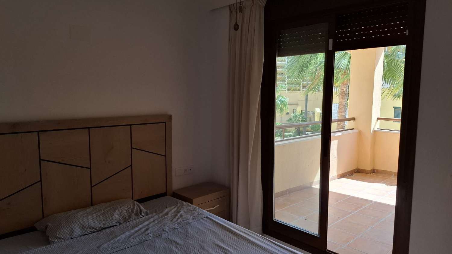 LÅNGTIDSUTHYRNING FRÅN 1.9.25 RYMLIG LÄGENHET MED HAVSUTSIKT I TORREQUEBRADA (BENALMADENA)