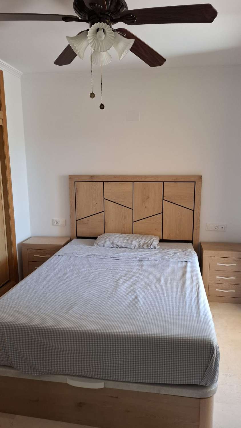 LÅNGTIDSUTHYRNING FRÅN 1.9.25 RYMLIG LÄGENHET MED HAVSUTSIKT I TORREQUEBRADA (BENALMADENA)