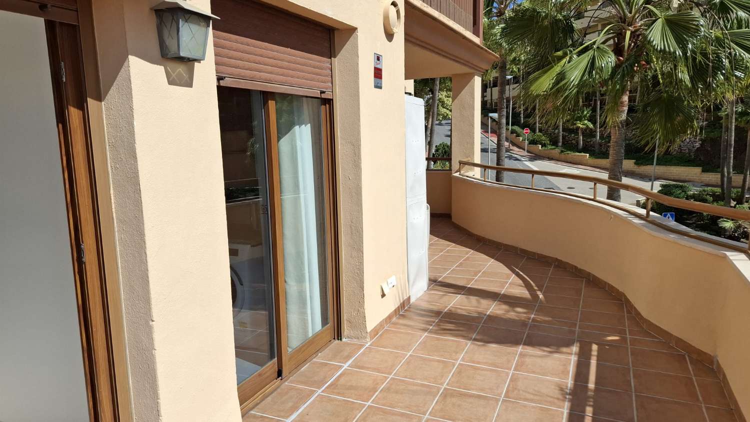 LÅNGTIDSUTHYRNING FRÅN 1.9.25 RYMLIG LÄGENHET MED HAVSUTSIKT I TORREQUEBRADA (BENALMADENA)