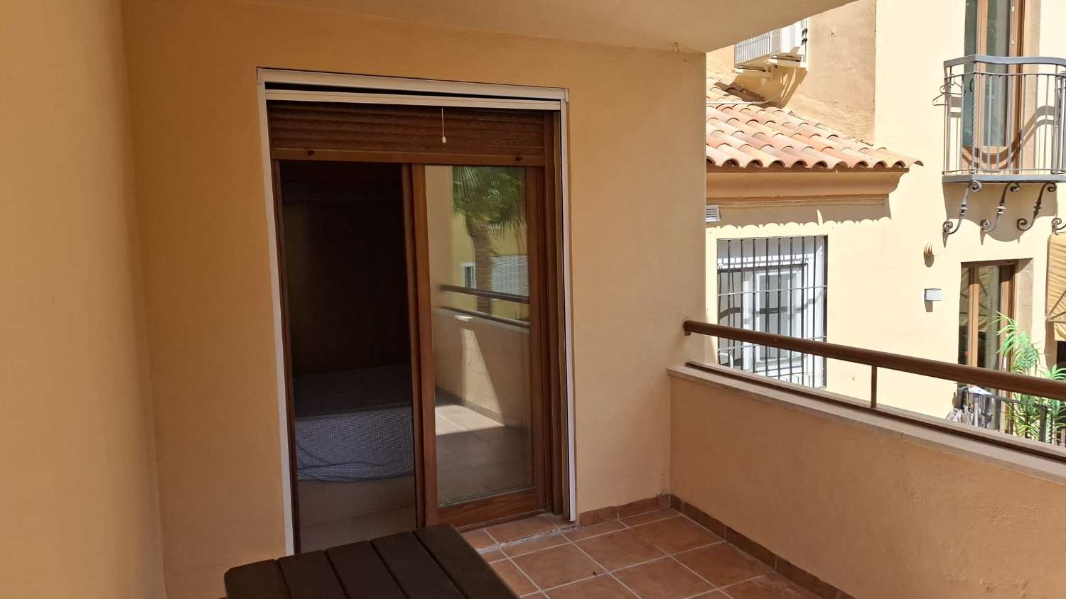 LÅNGTIDSUTHYRNING FRÅN 1.9.25 RYMLIG LÄGENHET MED HAVSUTSIKT I TORREQUEBRADA (BENALMADENA)