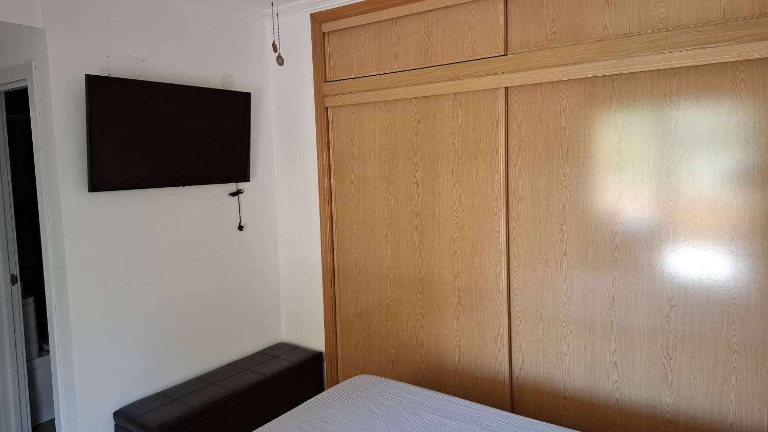 LÅNGTIDSUTHYRNING FRÅN 1.9.25 RYMLIG LÄGENHET MED HAVSUTSIKT I TORREQUEBRADA (BENALMADENA)