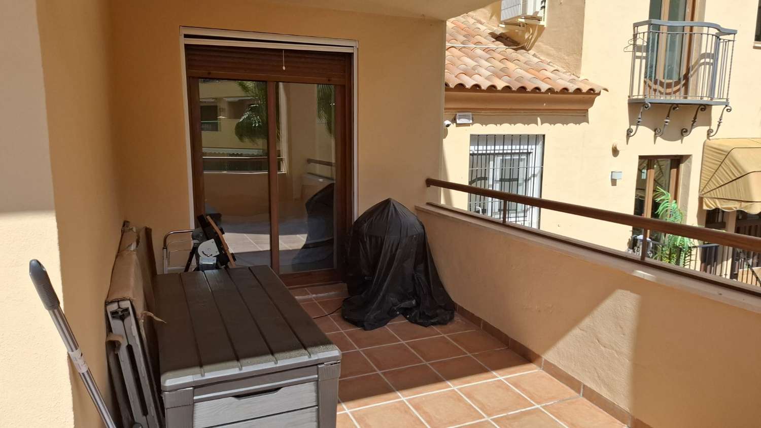 LÅNGTIDSUTHYRNING FRÅN 1.9.25 RYMLIG LÄGENHET MED HAVSUTSIKT I TORREQUEBRADA (BENALMADENA)