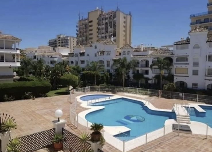 MIDTVEIS TIL LEIE FRA 1.10.25-31.5.26 FIN LEILIGHET I FØRSTE ETASJE 150 METER FRA STRANDEN I BENALMADENA