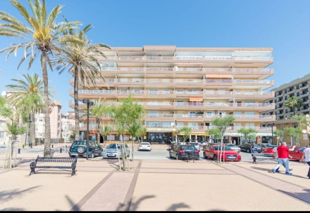 PUOLI KAUTTA. VUOKRATTAVANA 1.09.26-30.6.27 UPEA HUONEISTO MERINÄKÖALALLA LOS BOLICHESISSA (FUENGIROLA)