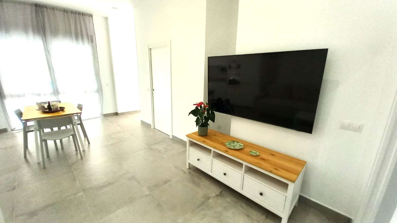 ALQUILER A MEDIO PLAZO DESDE  1.10.25 -31.5.26 BONITO PISO EN FUENGIROLA