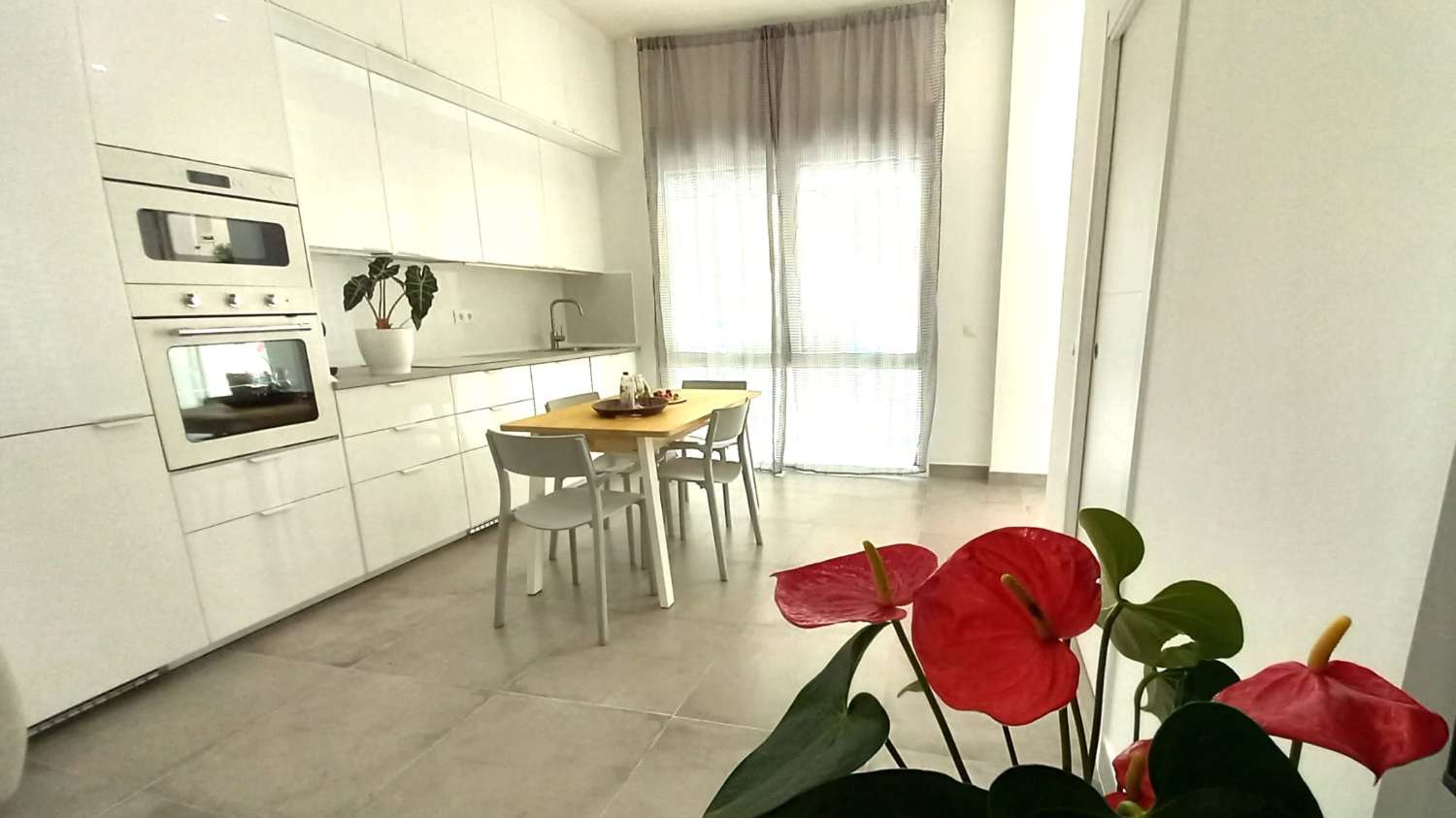 ALQUILER A MEDIO PLAZO DESDE  1.10.25 -31.5.26 BONITO PISO EN FUENGIROLA