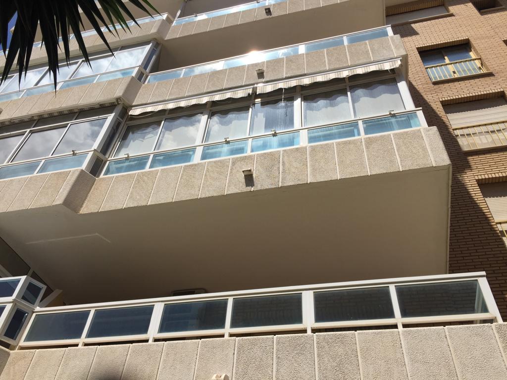 PUOLI KAUTTA. VUOKRATTAVANA 1.9.25-30.6.26 UPEA HUONEISTO MERINÄKÖALALLA LOS BOLICHESIN RANNAN 1. RIVILLÄ (FUENGIROLA )