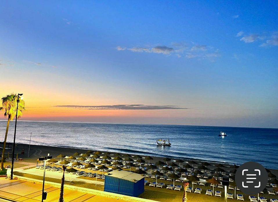 PUOLI KAUTTA. VUOKRATTAVANA 1.9.25-30.6.26 UPEA HUONEISTO MERINÄKÖALALLA LOS BOLICHESIN RANNAN 1. RIVILLÄ (FUENGIROLA )