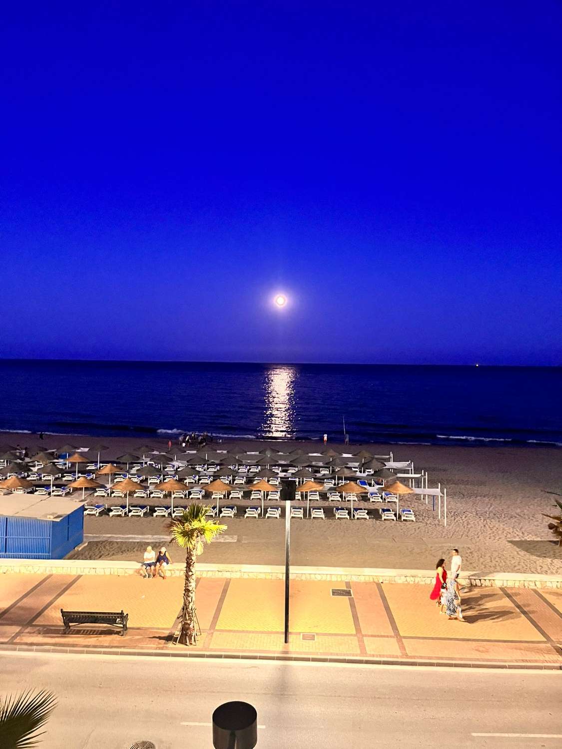 PUOLI KAUTTA. VUOKRATTAVANA 1.9.25-30.6.26 UPEA HUONEISTO MERINÄKÖALALLA LOS BOLICHESIN RANNAN 1. RIVILLÄ (FUENGIROLA )