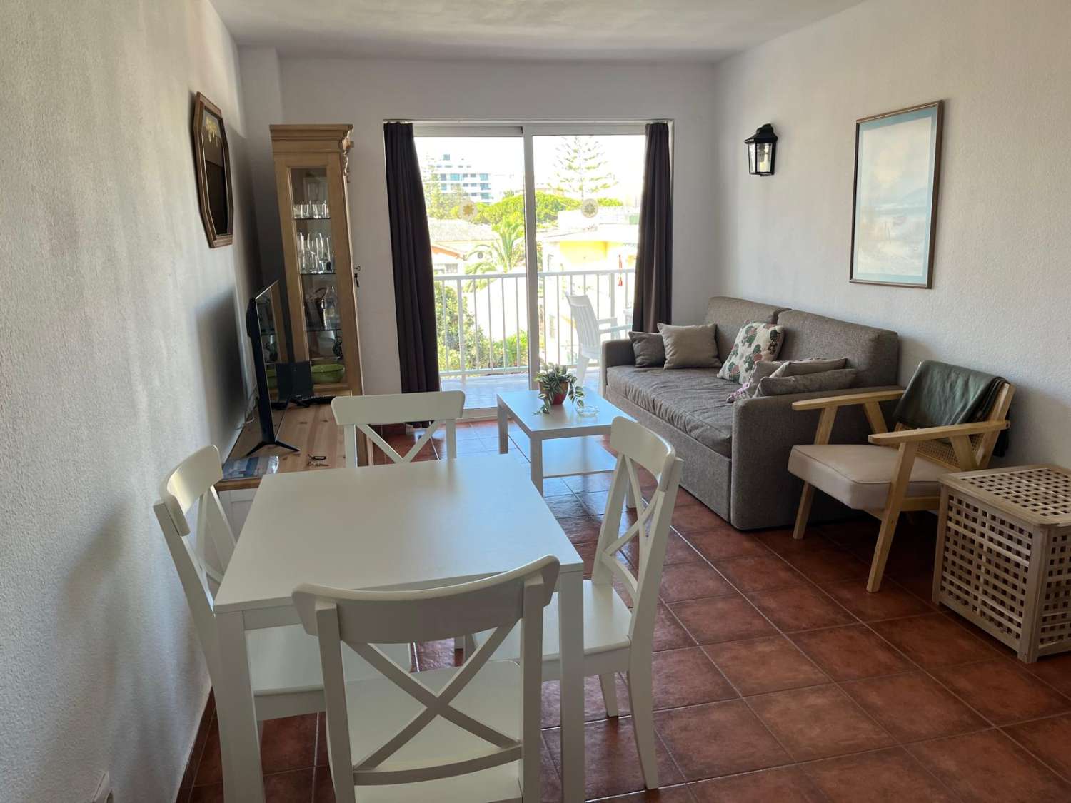 MEDIA TEMPORADA . SE  ALQUILA DE 1.9.25-30-6-26 BONITO APARTAMENTO  EN FUENGIROLA