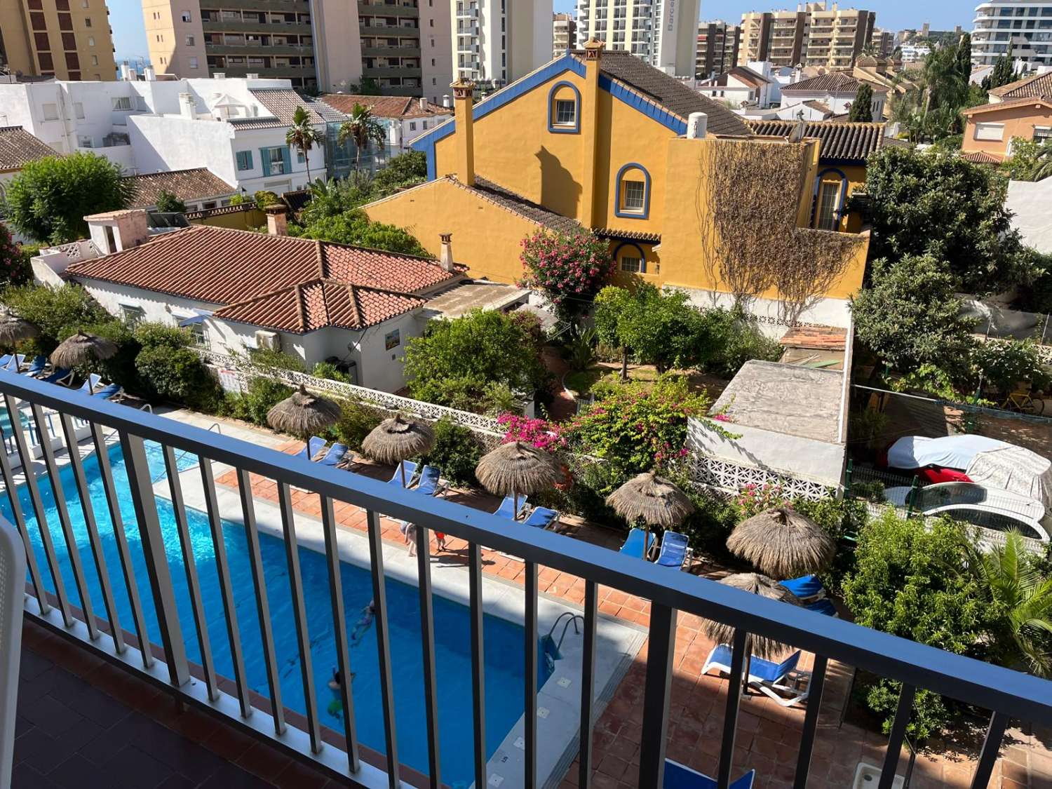 MEDIA TEMPORADA . SE  ALQUILA DE 1.9.25-30-6-26 BONITO APARTAMENTO  EN FUENGIROLA