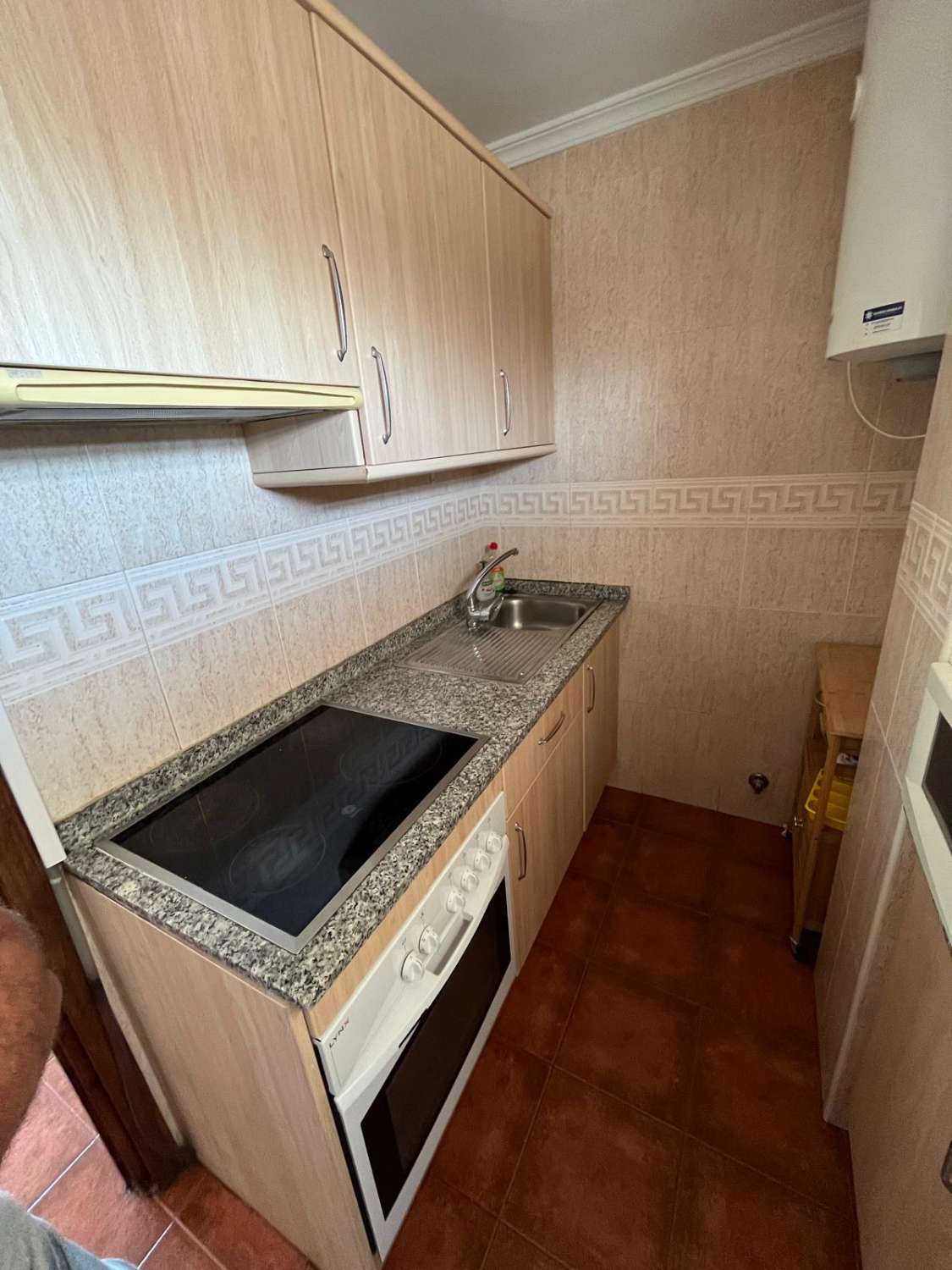 MEDIA TEMPORADA . SE  ALQUILA DE 1.9.25-30-6-26 BONITO APARTAMENTO  EN FUENGIROLA