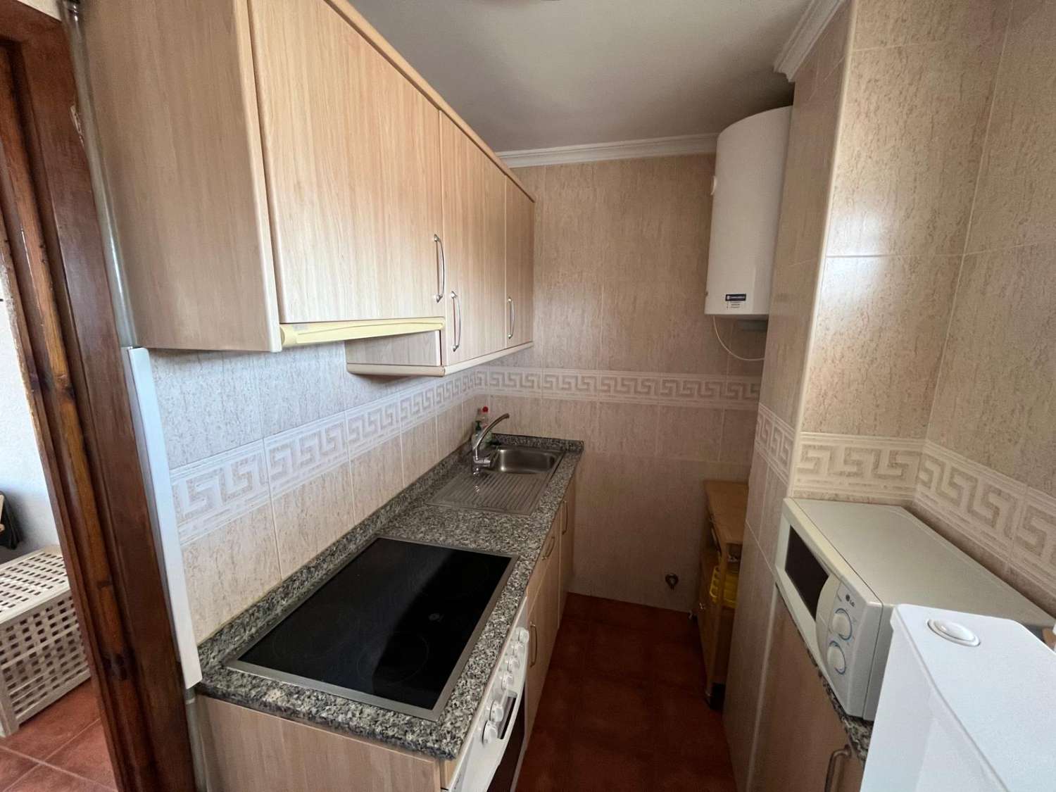 MEDIA TEMPORADA . SE  ALQUILA DE 1.9.25-30-6-26 BONITO APARTAMENTO  EN FUENGIROLA