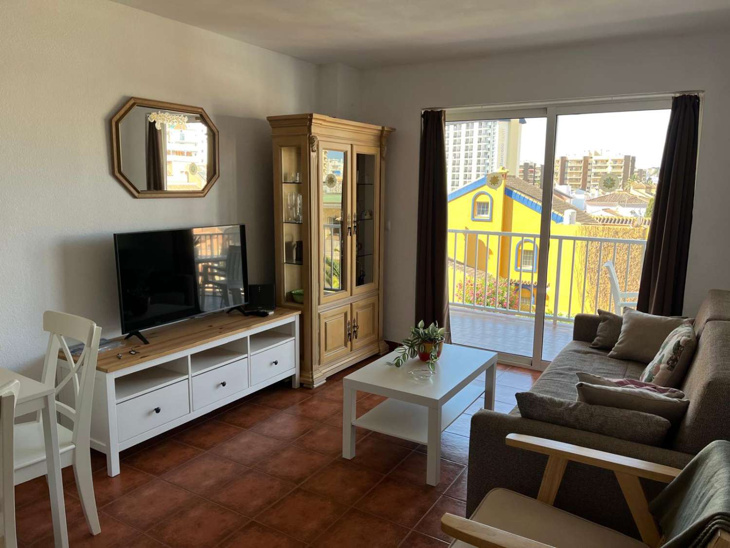 MEDIA TEMPORADA . SE  ALQUILA DE 1.9.25-30-6-26 BONITO APARTAMENTO  EN FUENGIROLA