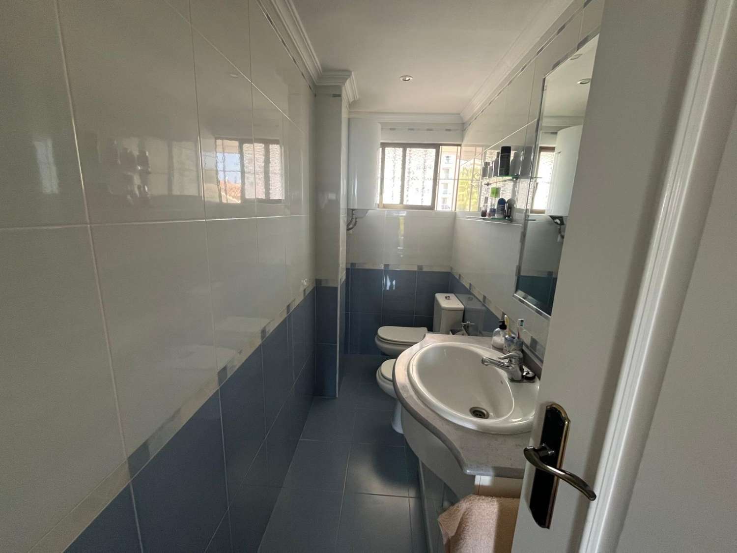 Middenseizoen . Te huur van 1.11.25-31.5.2026 Mooi appartement met uitzicht op zee op de 1e lijn in Benalmádena
