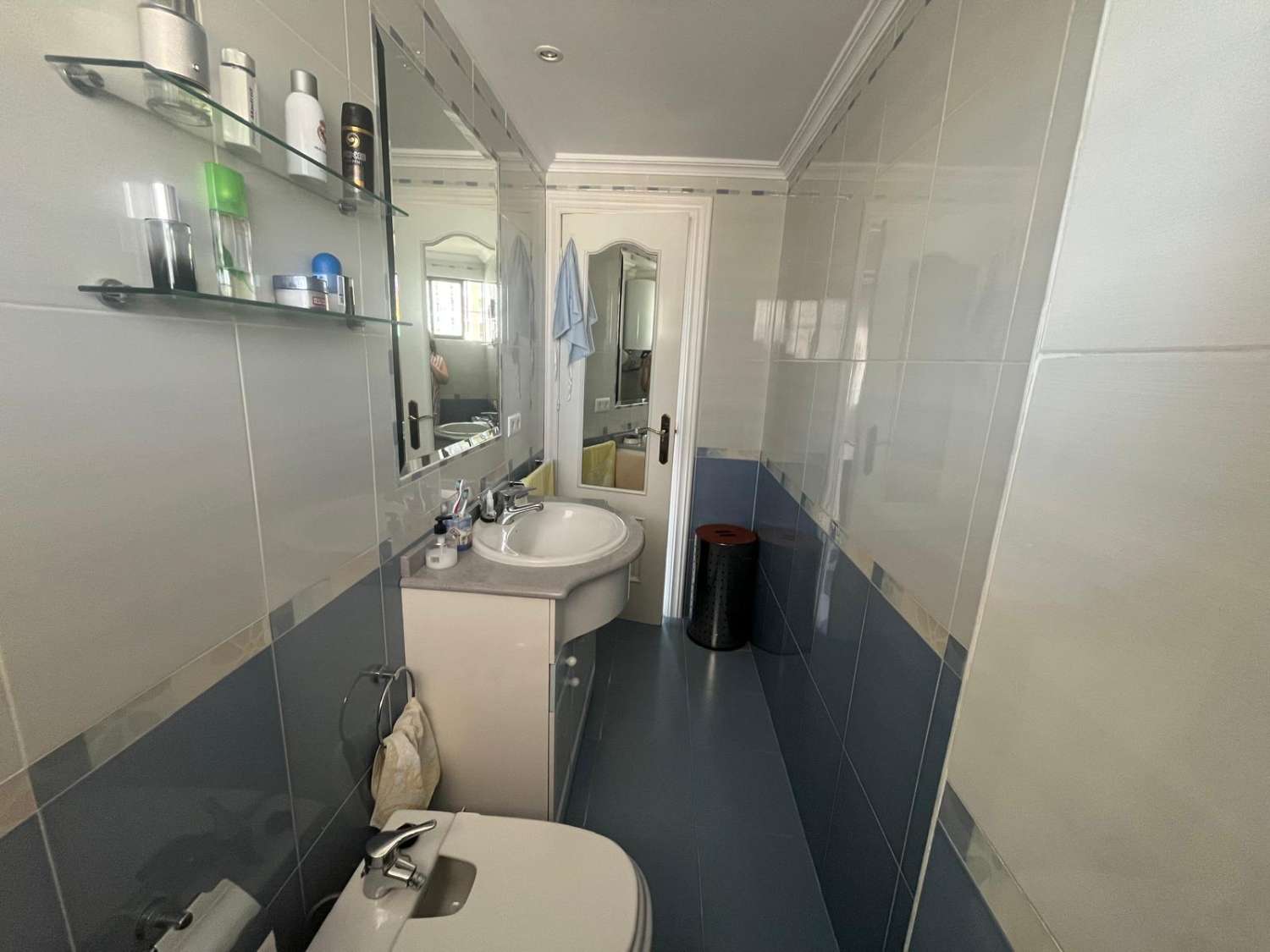 Middenseizoen . Te huur van 1.11.25-31.5.2026 Mooi appartement met uitzicht op zee op de 1e lijn in Benalmádena