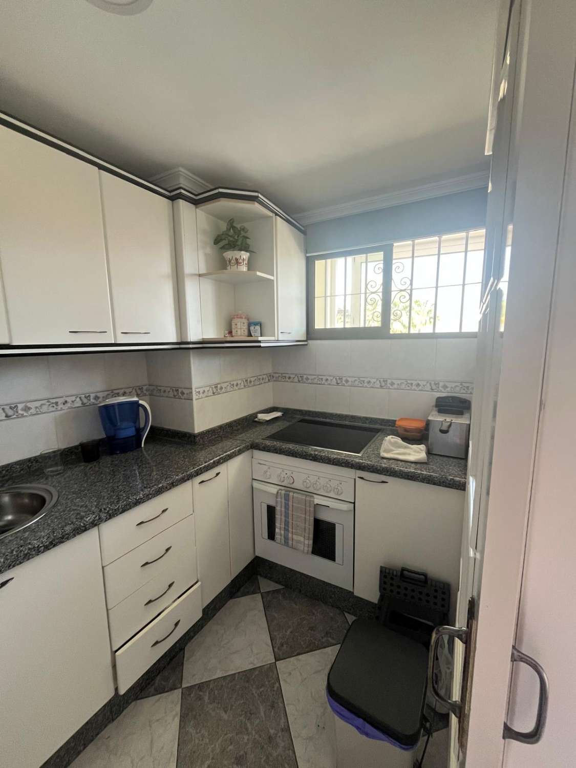 Middenseizoen . Te huur van 1.11.25-31.5.2026 Mooi appartement met uitzicht op zee op de 1e lijn in Benalmádena
