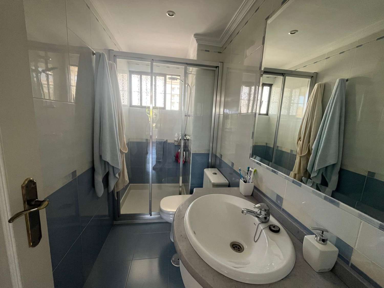 Middenseizoen . Te huur van 1.11.25-31.5.2026 Mooi appartement met uitzicht op zee op de 1e lijn in Benalmádena