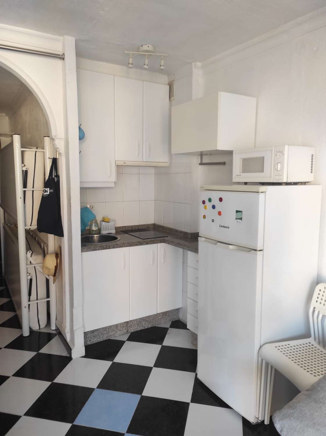 HALF SEASON.  FOR RENT FROM 1.9.25-30.6.26 NICE STUDIO WITH SEA VIEWS ON 1ST LINE BENYAMINA-PLAYAMAR (TORREMOLINOS)