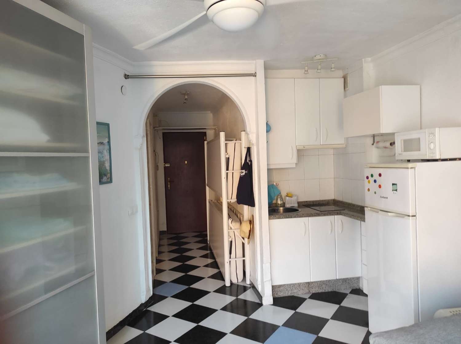 HALF SEASON.  FOR RENT FROM 1.9.25-30.6.26 NICE STUDIO WITH SEA VIEWS ON 1ST LINE BENYAMINA-PLAYAMAR (TORREMOLINOS)