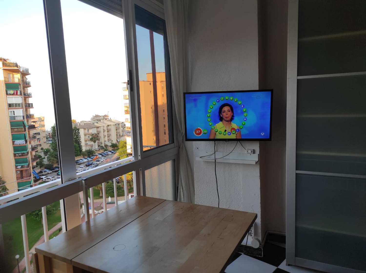 HALF SEASON.  FOR RENT FROM 1.9.25-30.6.26 NICE STUDIO WITH SEA VIEWS ON 1ST LINE BENYAMINA-PLAYAMAR (TORREMOLINOS)
