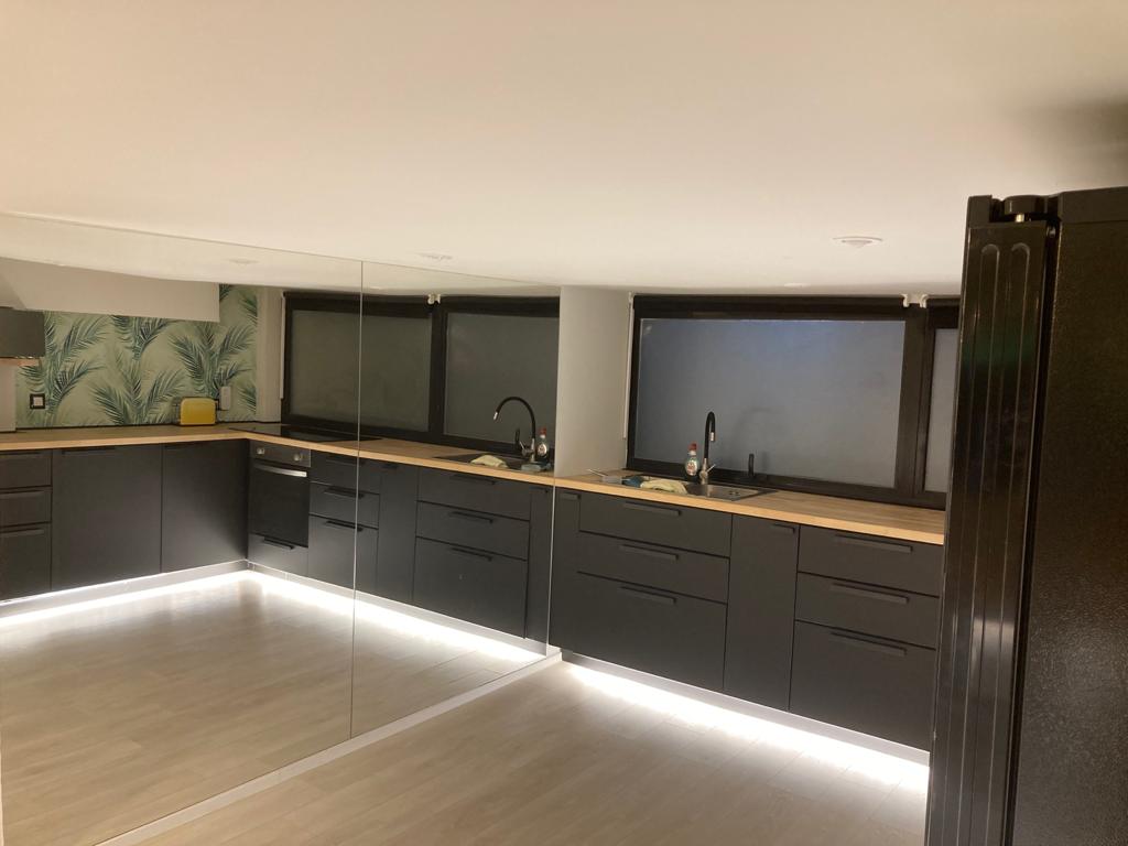 LANGTIDSLEIEFRA 1 OKTOBER 2025 VAKKER DUPLEX I MONTEMAR VED SIDEN AV LA CARIHUELA (TORREMOLINOS)