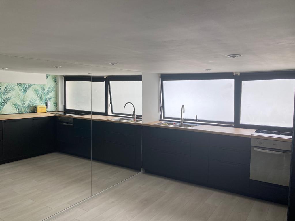LANGTIDSLEIEFRA 1 OKTOBER 2025 VAKKER DUPLEX I MONTEMAR VED SIDEN AV LA CARIHUELA (TORREMOLINOS)
