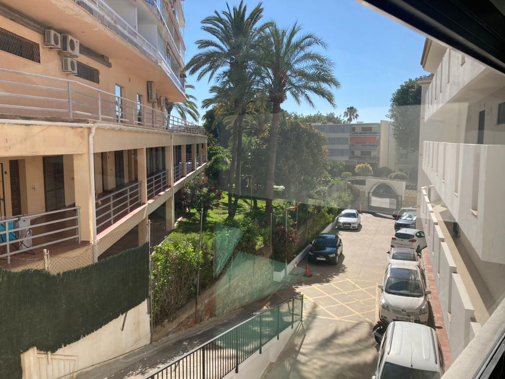 LANGTIDSLEIEFRA 1 OKTOBER 2025 VAKKER DUPLEX I MONTEMAR VED SIDEN AV LA CARIHUELA (TORREMOLINOS)