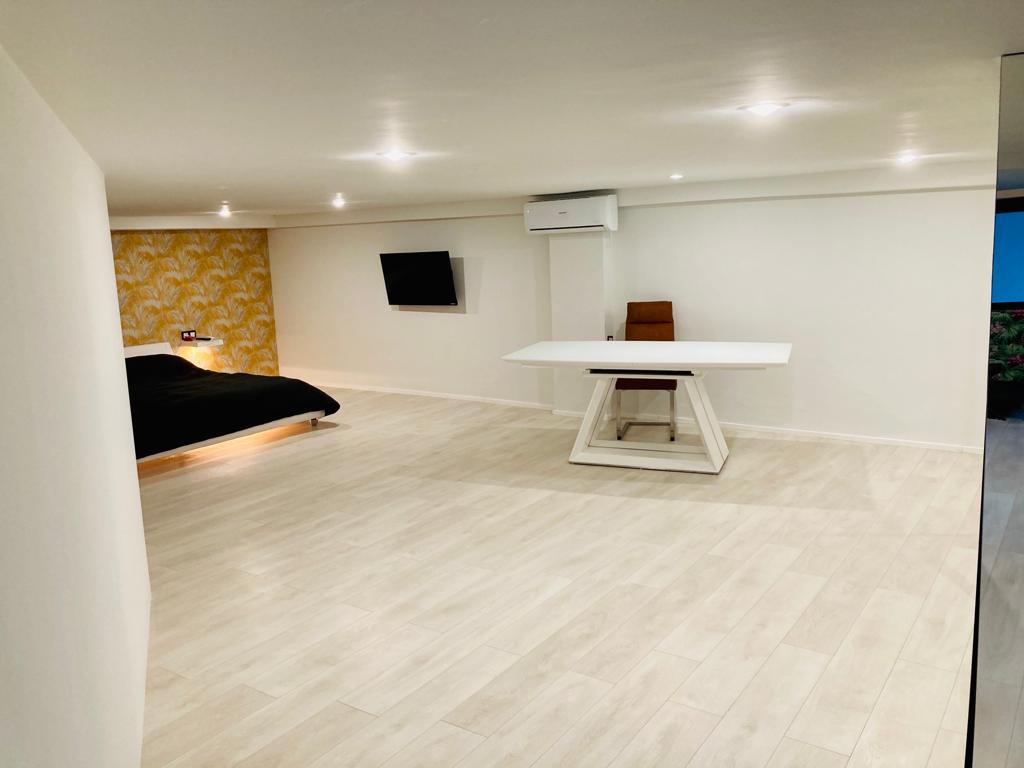 LANGTIDSLEIEFRA 1 OKTOBER 2025 VAKKER DUPLEX I MONTEMAR VED SIDEN AV LA CARIHUELA (TORREMOLINOS)